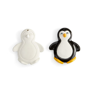 Move over ornaments, here comes the Flat Penguin Ornament! Kids and adults won’t be able to resist the cute face and big belly of this ornament. Pair this ornament with the reindeer, angel and gingerbread man ornaments for a set of similar characters!