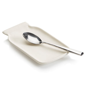 The ceramic Mason Spoon Rest is especially nice for farm fresh or country decor enthusiasts. It makes a lovely hostess or housewarming gift. The inside of the spoon rest has a nice flat surface to paint your own design or personalize. 